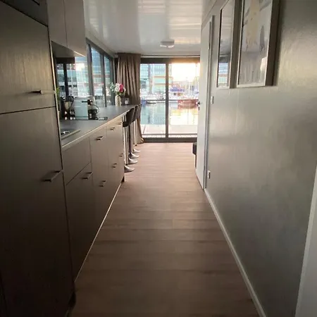 Lejlighed Houseboat Seafront