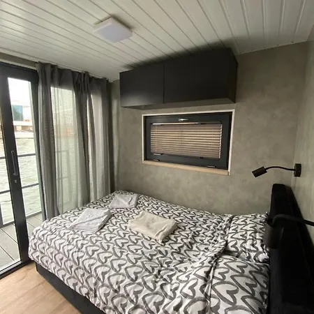 Houseboat Seafront Lejlighed